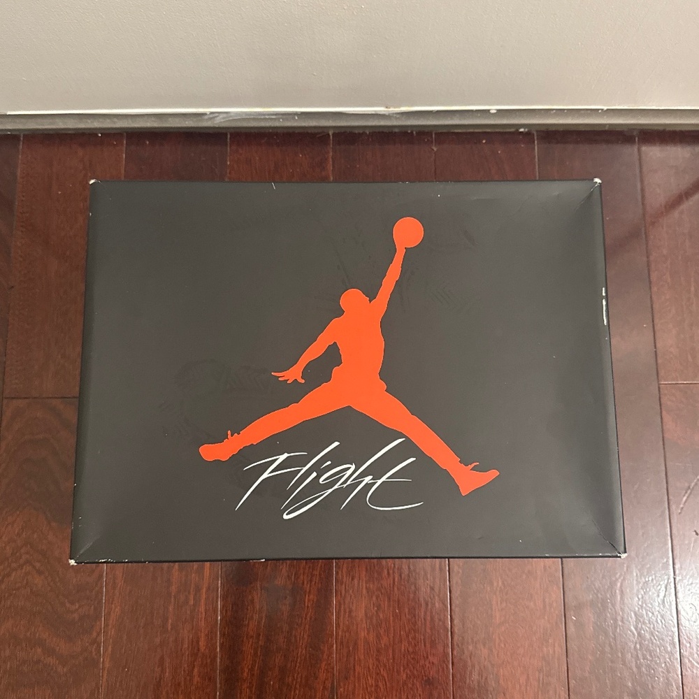 Size 10.5 WMNS Air Jordan 4 Retro (Seafoam)